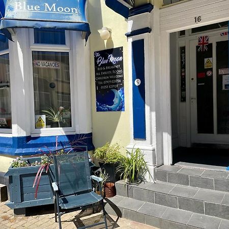 The Blue Moon Bed & Breakfast Blackpool Bagian luar foto