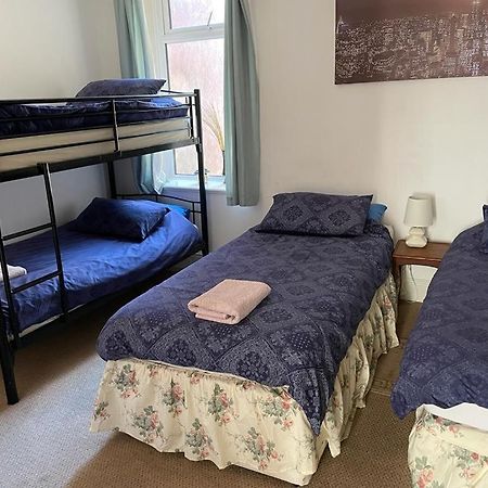 The Blue Moon Bed & Breakfast Blackpool Bagian luar foto