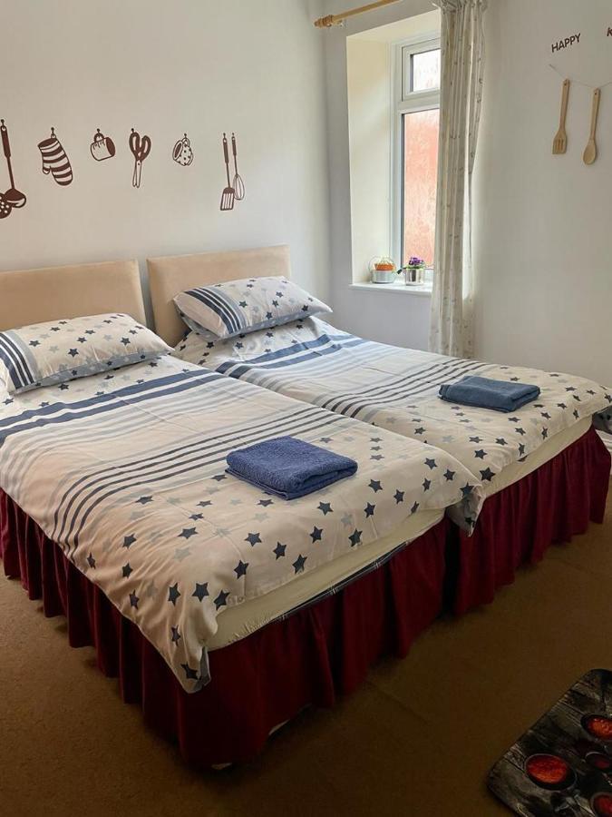 The Blue Moon Bed & Breakfast Blackpool Bagian luar foto