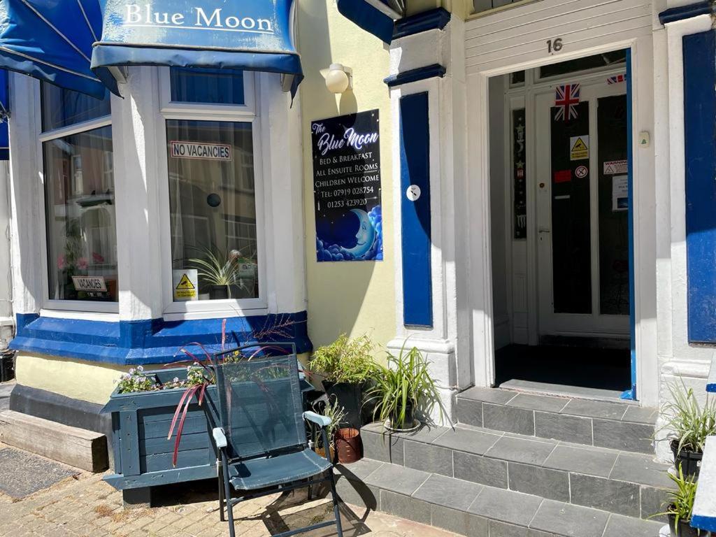 The Blue Moon Bed & Breakfast Blackpool Bagian luar foto