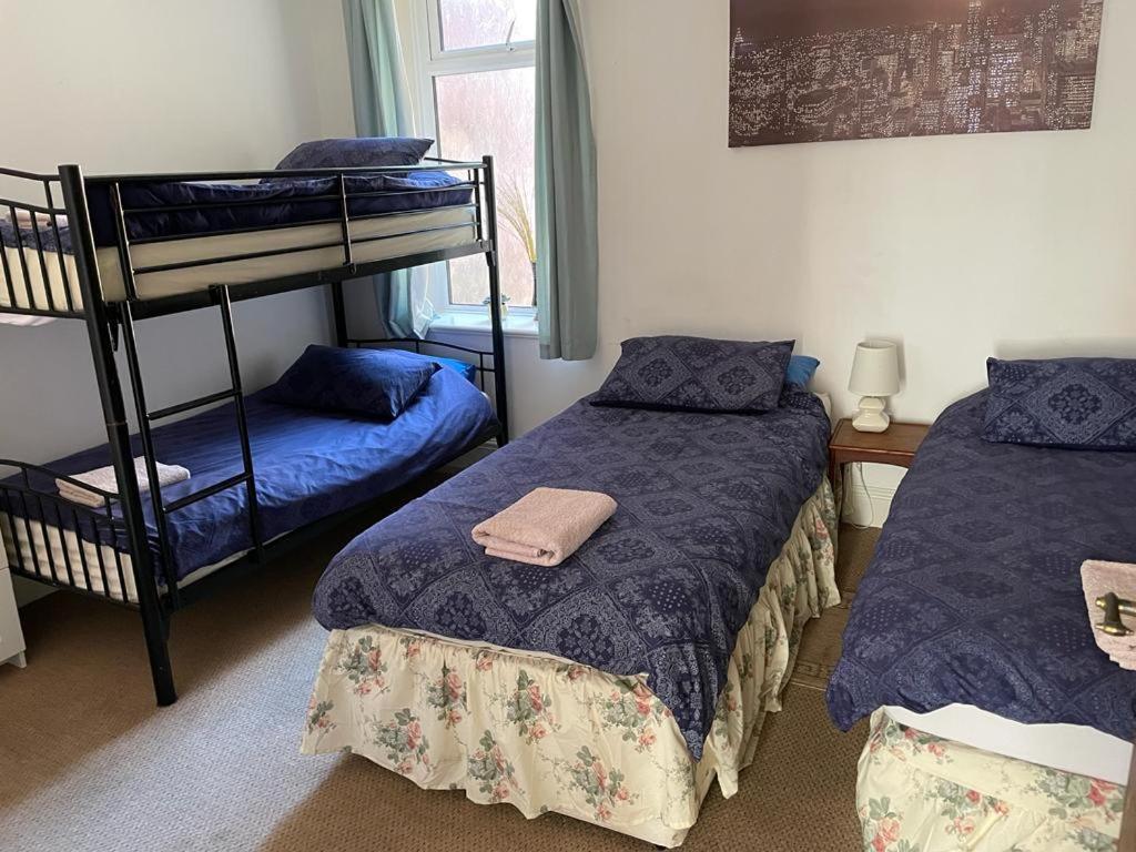 The Blue Moon Bed & Breakfast Blackpool Bagian luar foto