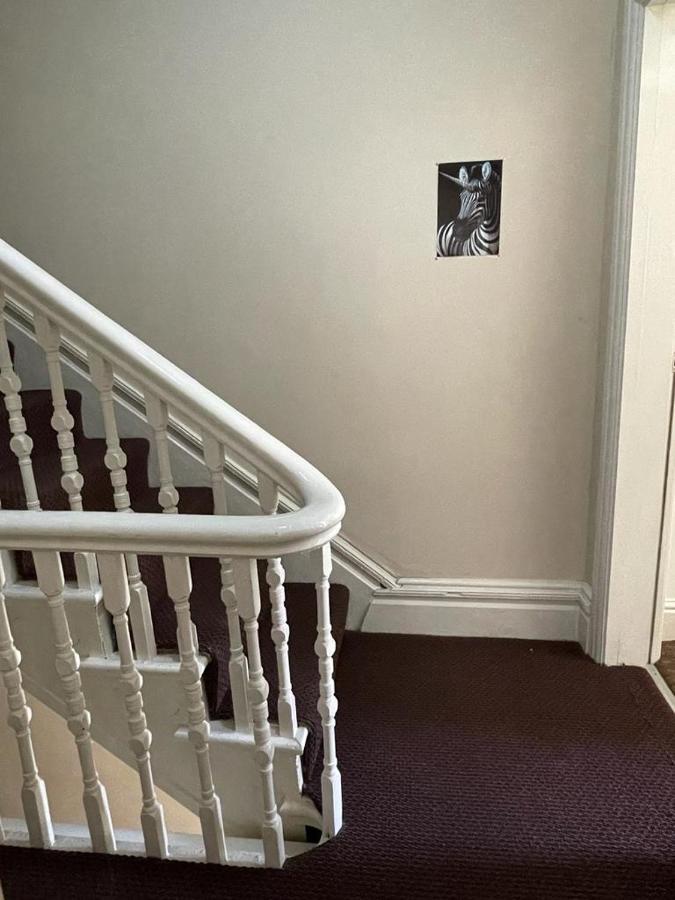 The Blue Moon Bed & Breakfast Blackpool Bagian luar foto