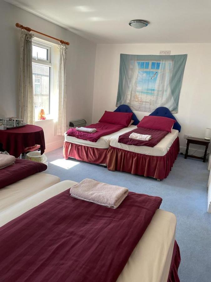 The Blue Moon Bed & Breakfast Blackpool Bagian luar foto