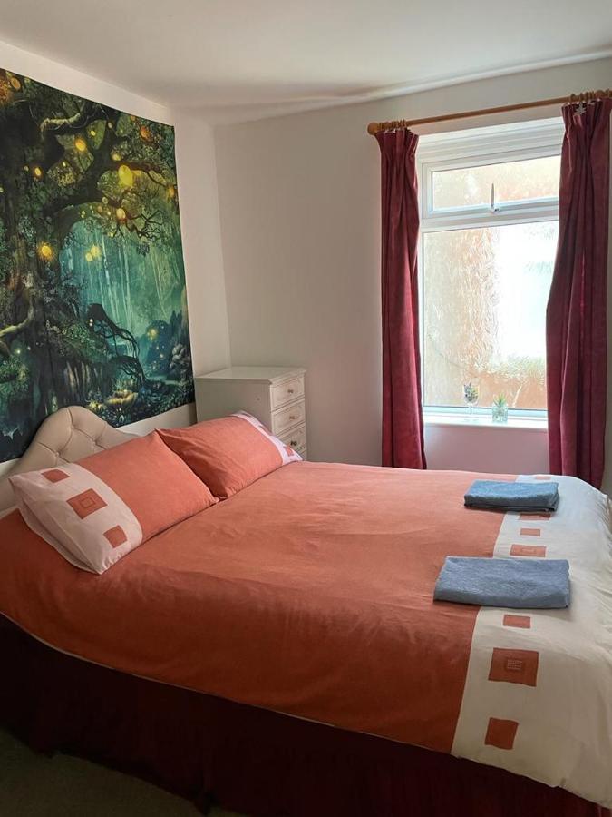 The Blue Moon Bed & Breakfast Blackpool Bagian luar foto