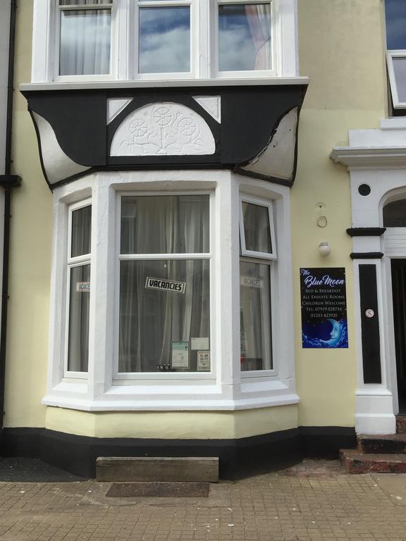 The Blue Moon Bed & Breakfast Blackpool Bagian luar foto