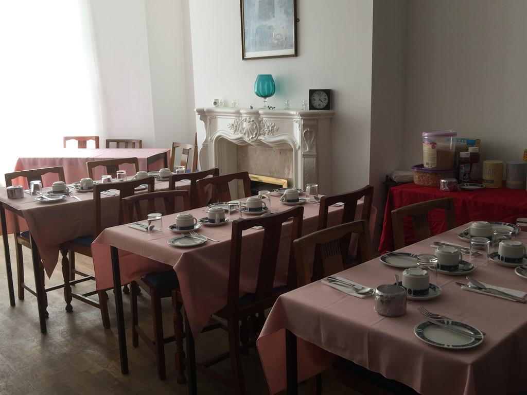 The Blue Moon Bed & Breakfast Blackpool Bagian luar foto