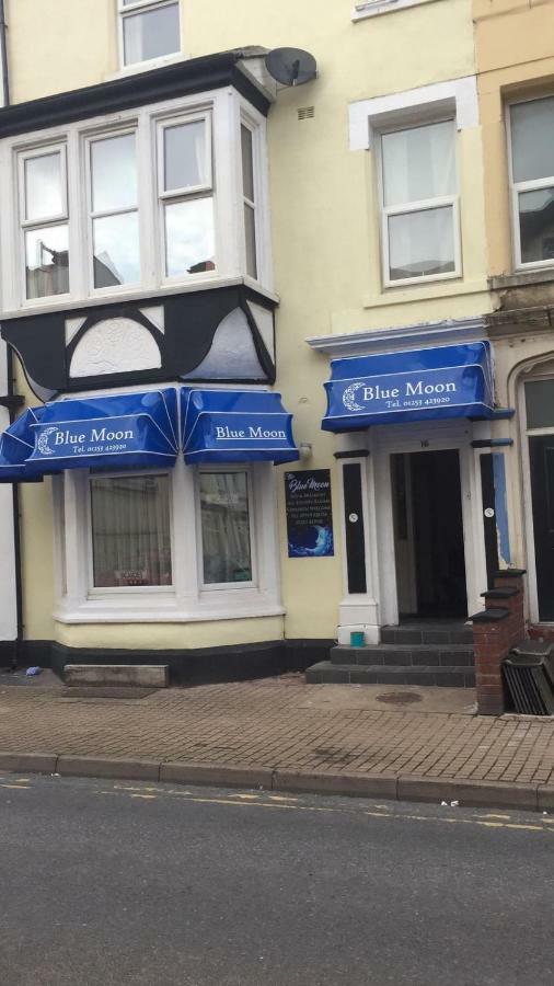 The Blue Moon Bed & Breakfast Blackpool Bagian luar foto