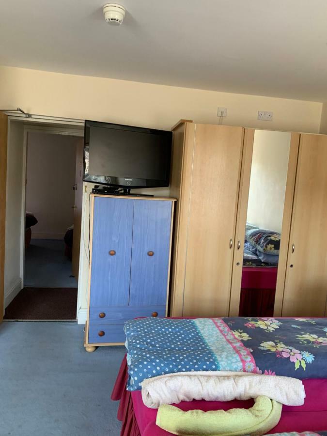 The Blue Moon Bed & Breakfast Blackpool Bagian luar foto